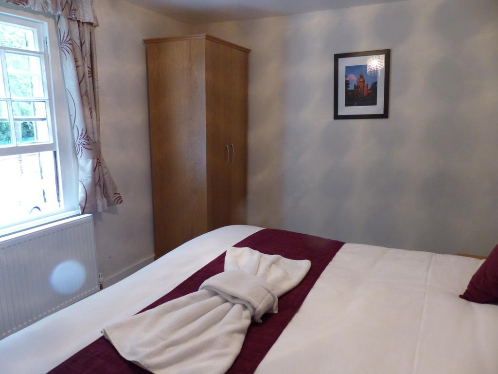 Englefield Green The Sun Inn الغرفة الصورة