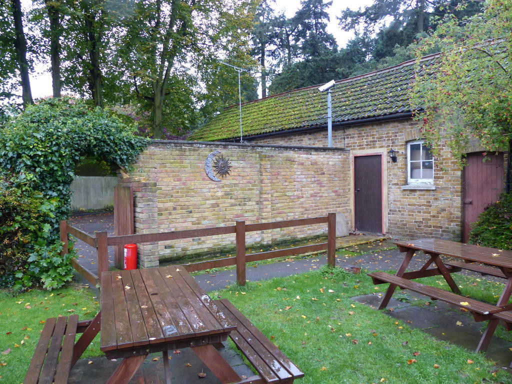Englefield Green The Sun Inn المظهر الخارجي الصورة