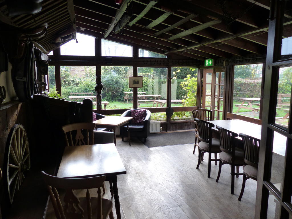 Englefield Green The Sun Inn المظهر الخارجي الصورة