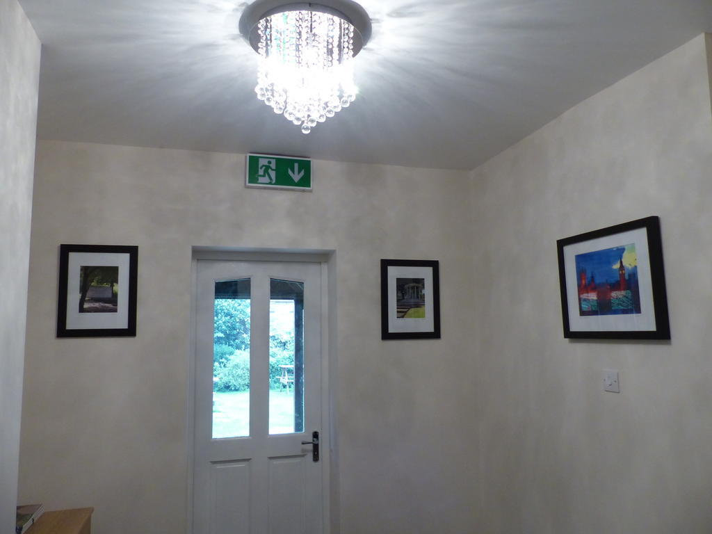 Englefield Green The Sun Inn الغرفة الصورة