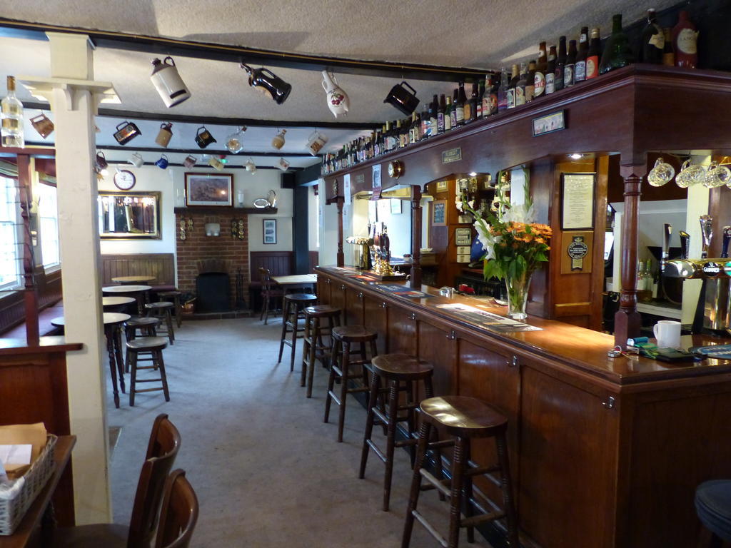 Englefield Green The Sun Inn المظهر الخارجي الصورة